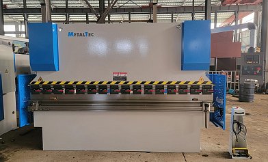 Фото 43 - MetalTec HBM 125/3200M (Е22, ручная компенсация прогиба, инвертор заднего упора) листогибочный гидравлический пресс.