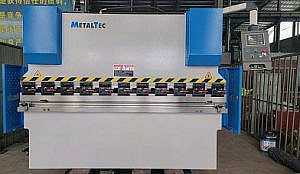 Фото 5 - MetalTec HBM 63/2500 (Е22, инвертор заднего упора) листогибочный гидравлический пресс.
