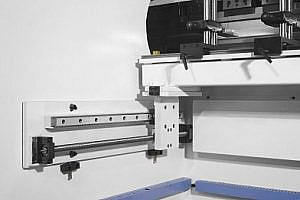 Фото 22 - MetalTec HBM 80/2500C Листогибочные гидравлические прессы с ЧПУ контроллером TP10S.