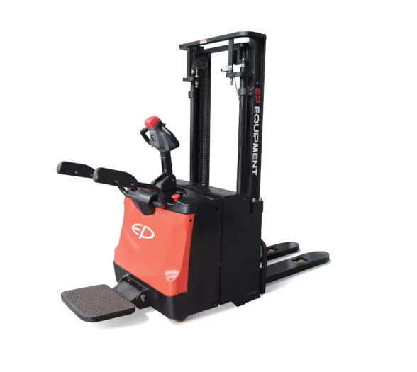 Фото 6 - Штабелер электрический самоходный EP Equipment ES20-20RAS PROFESSIONAL (LI-ION, 3F550, с платформой и поручнями).