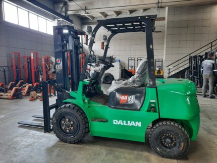 Вилочный погрузчик Dalian CPCD30DB